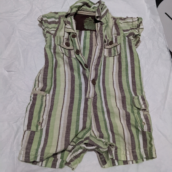 ✨2/$15✨Baby Gap striped romper with button and pocket details - Picture 1 of 4
